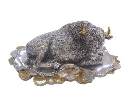 Фигурка из серебра "Бык на ковре с монетами"